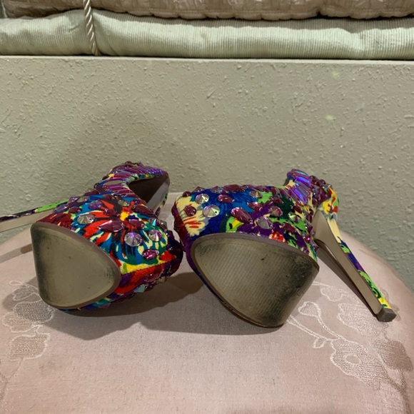 Multi-colored platform pumps - Picture 7 of 9